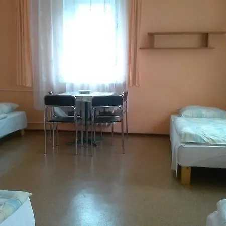 Pod Zielonym Kogutem Hostel *